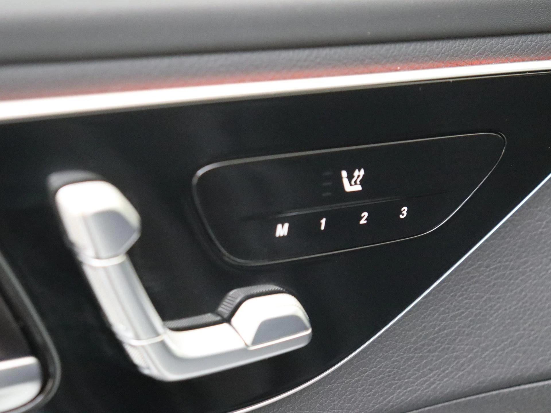 Mercedes-Benz-C-Klasse-image-25