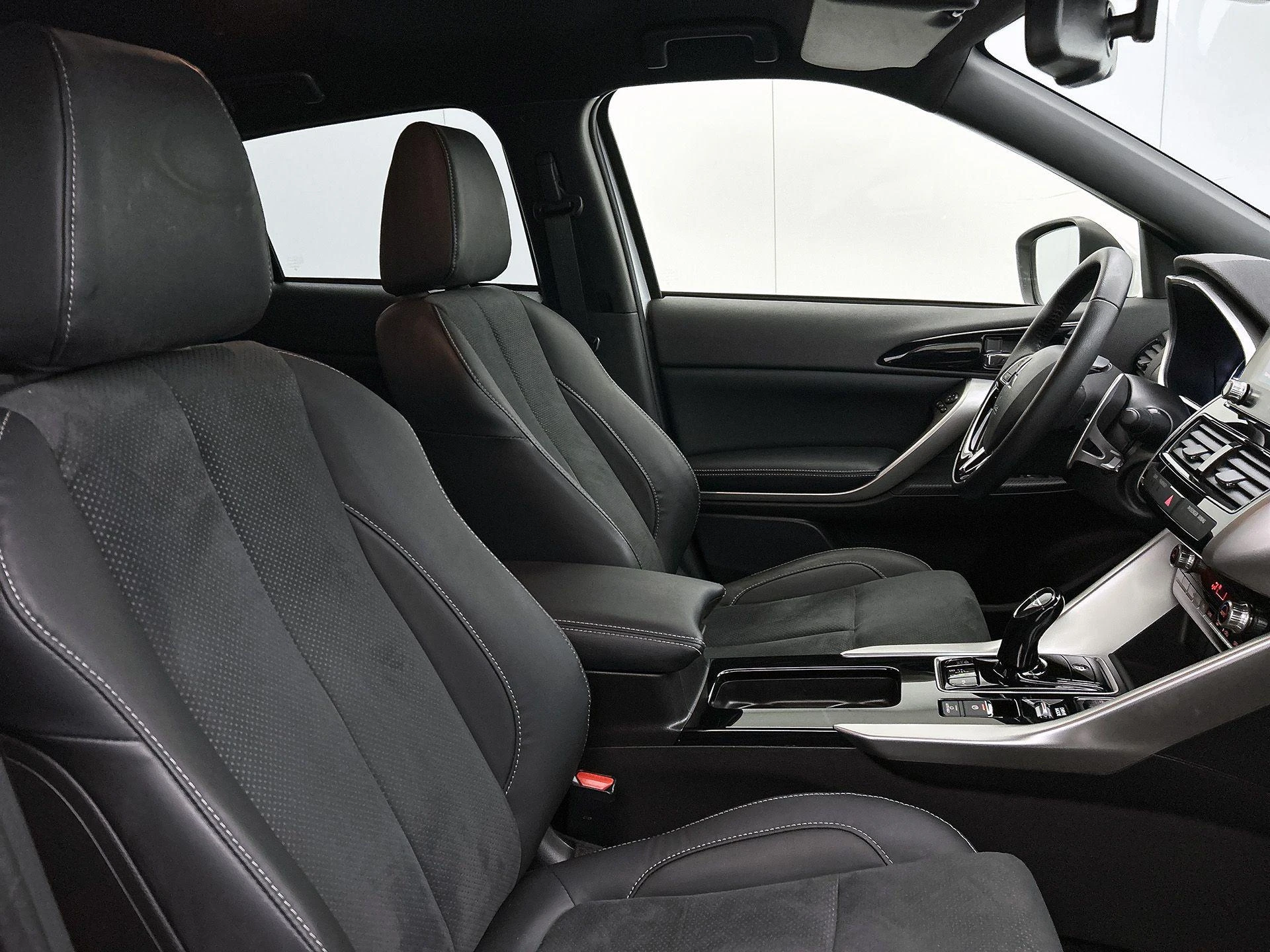 Mitsubishi-Eclipse Cross-image-33