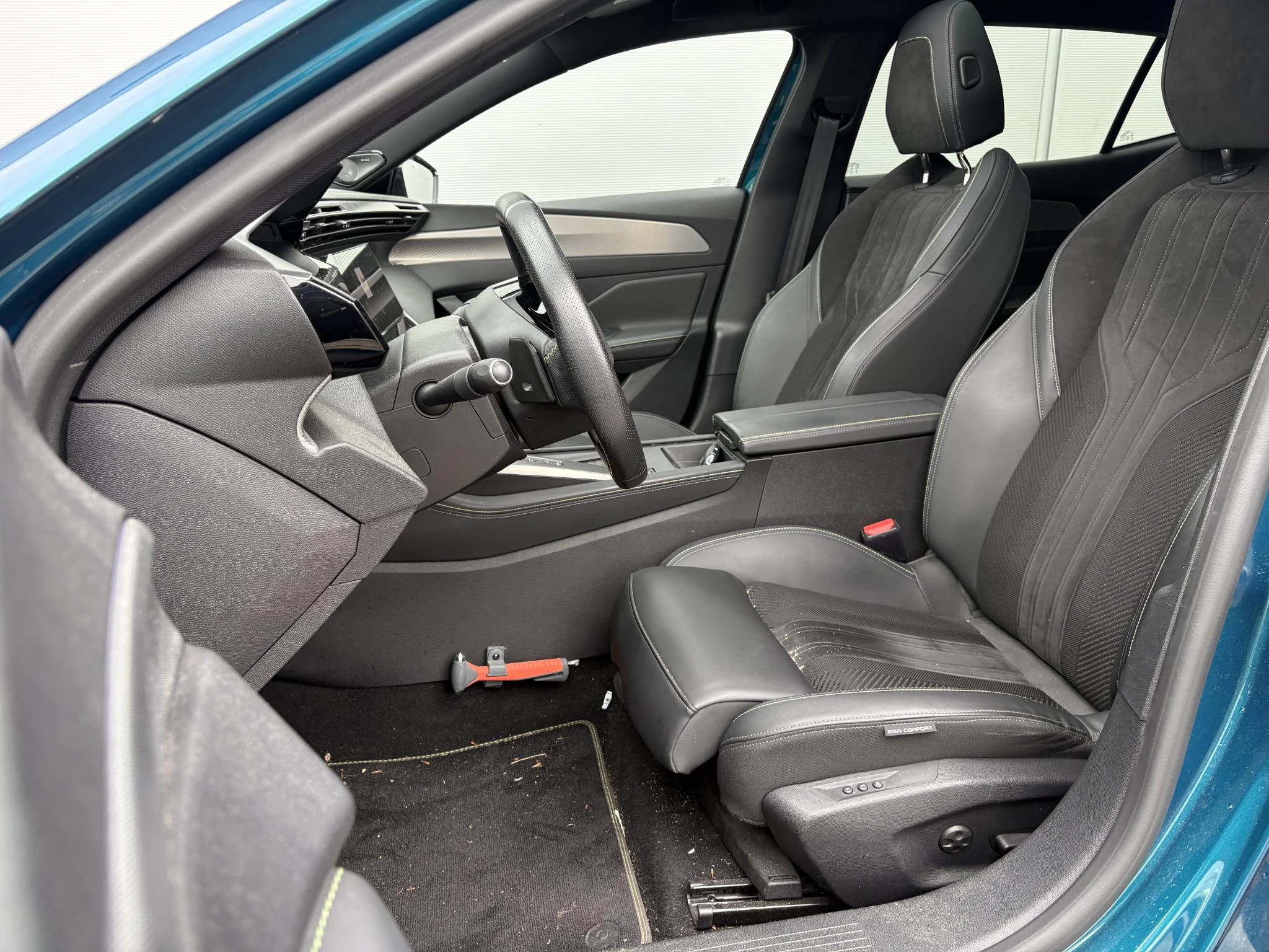 Peugeot 408 1.6 HYbrid GT 225 EAT8 First Edition