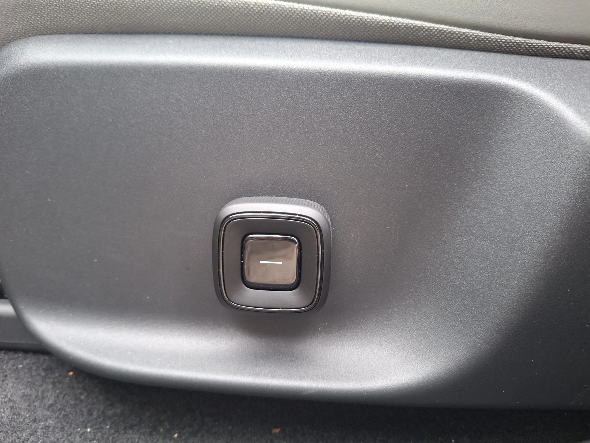 Volvo-EX30-image-4