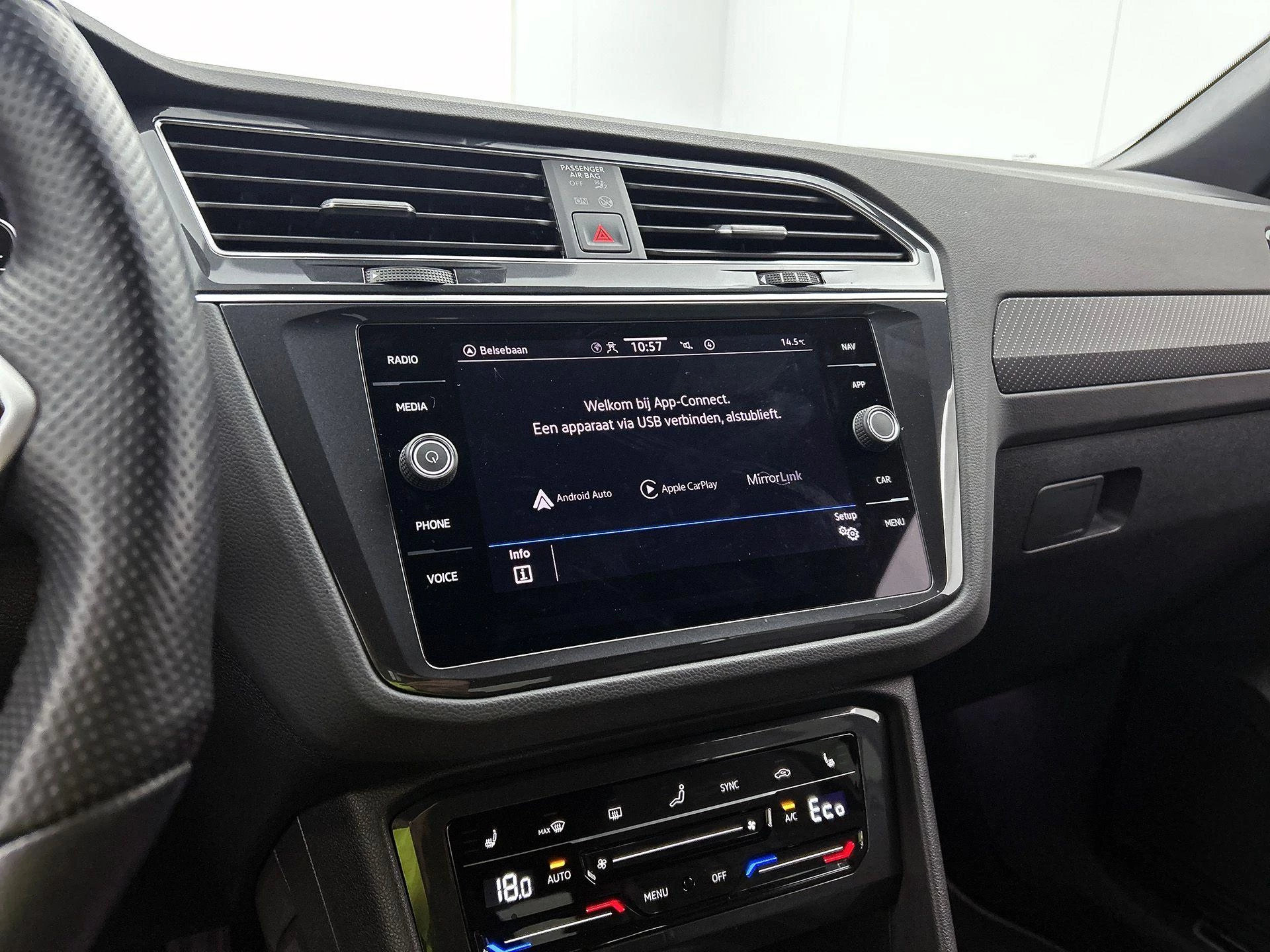 Volkswagen-Tiguan-image-13