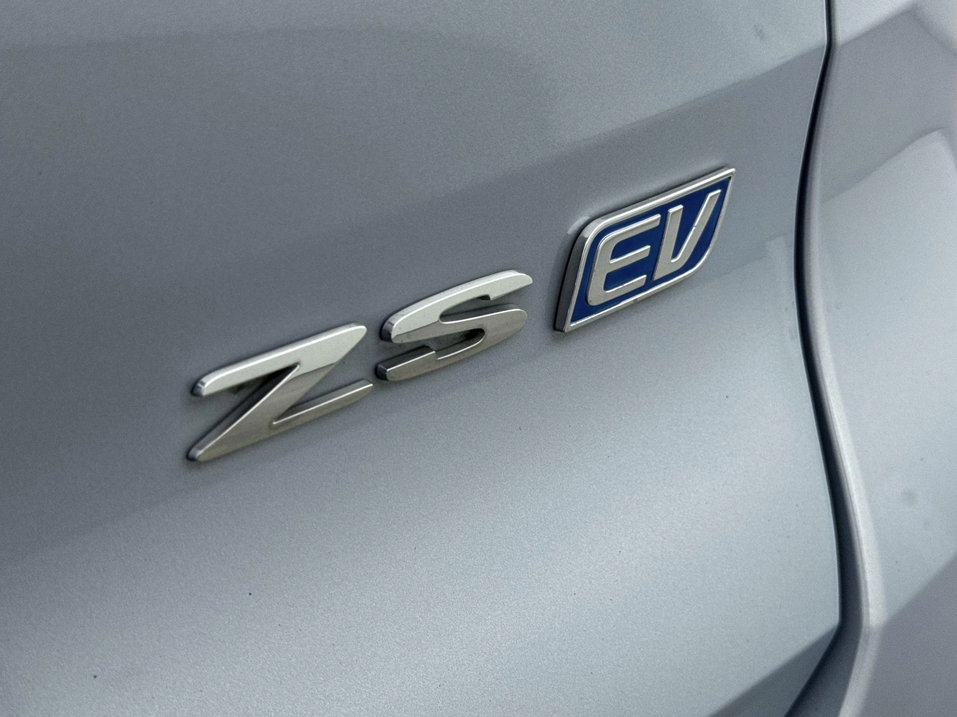 MG ZS EV MG Luxury 45 kWh 143PK