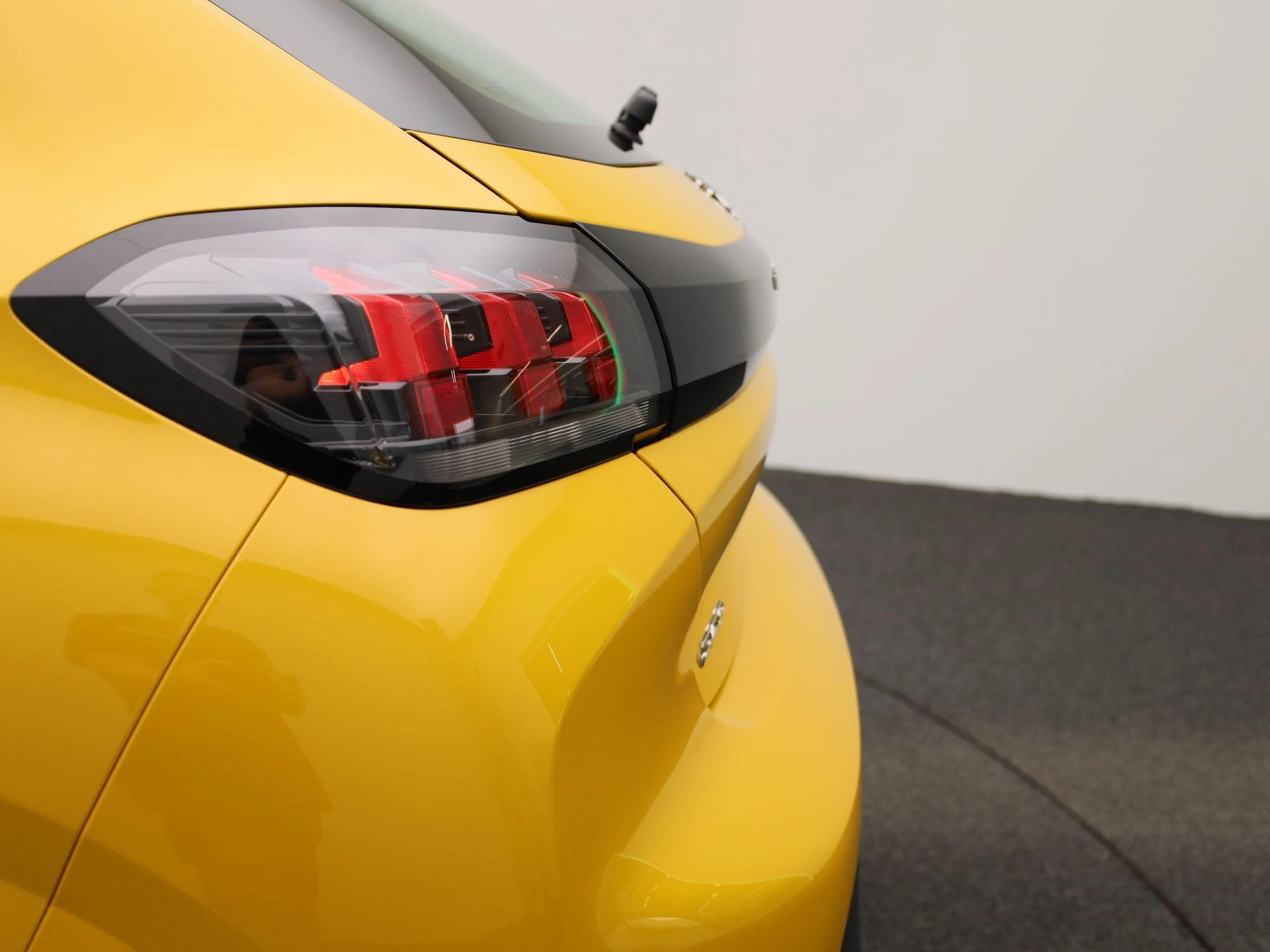Peugeot-208-image-37