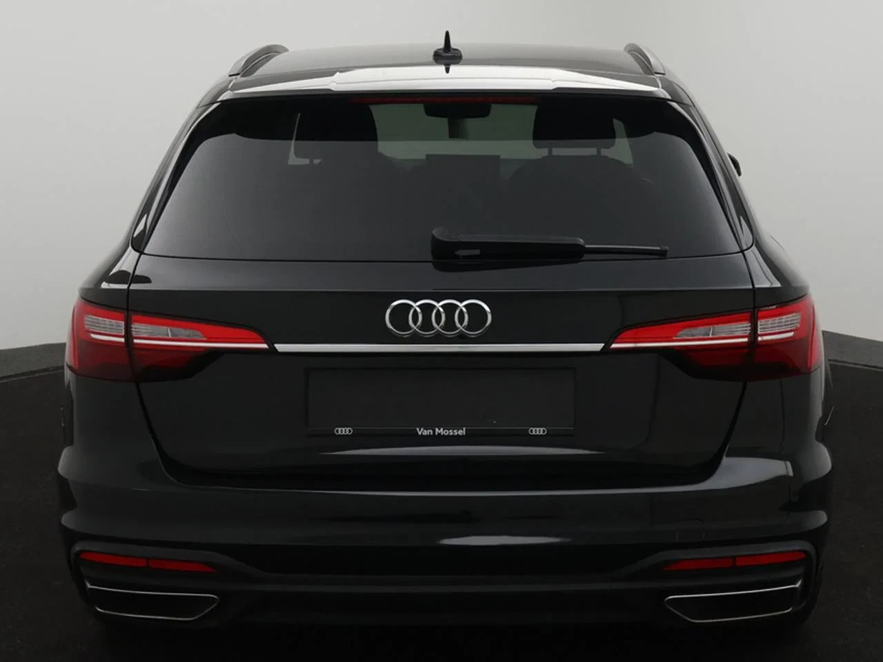 Audi A4 Avant 35TFSI 150PK Business Edition *AUTOMAAT*SHADOWLOOK*ZETELVERWARMING*NAVI*BLTH*CRUISE*...