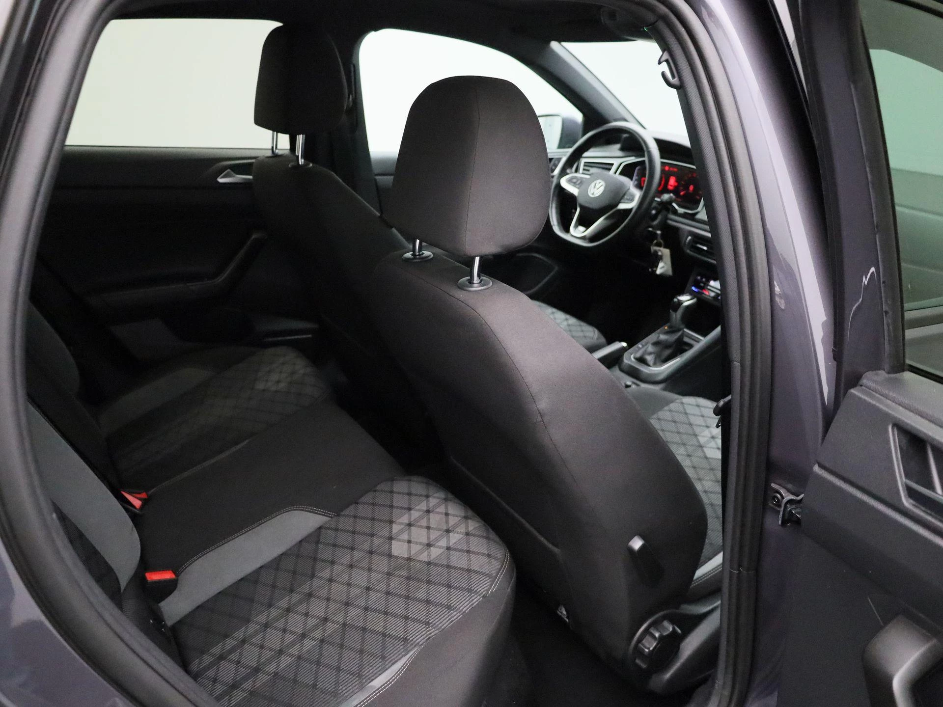 Volkswagen-Polo-image-32