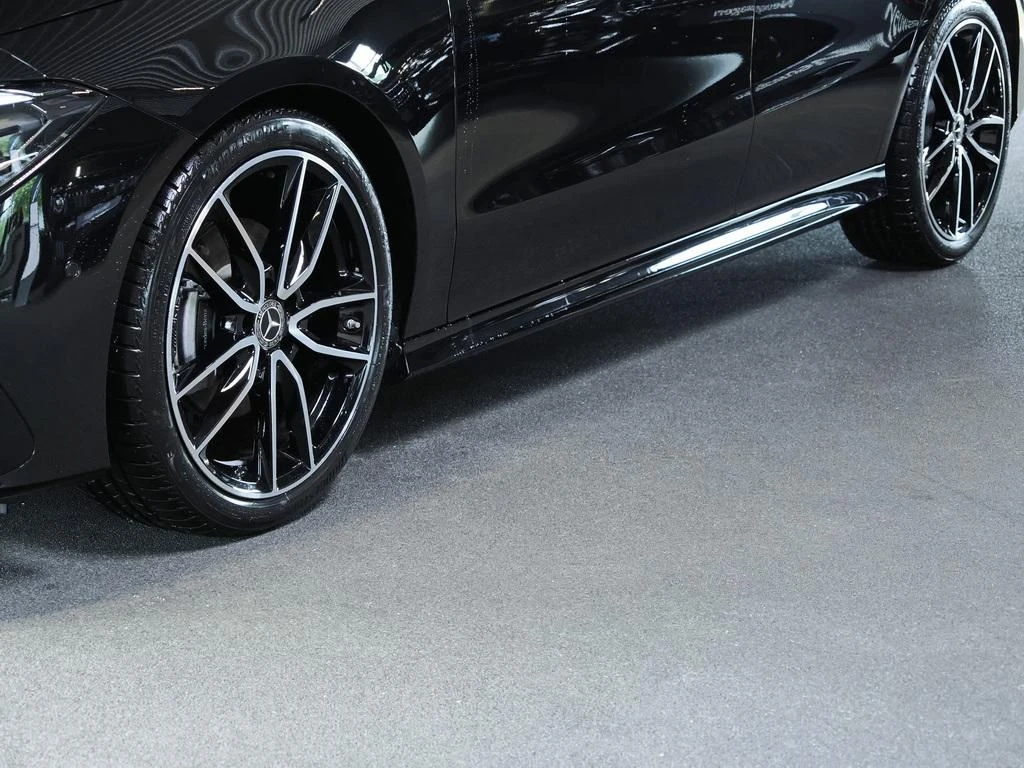 Mercedes-Benz-CLA 180-image-2