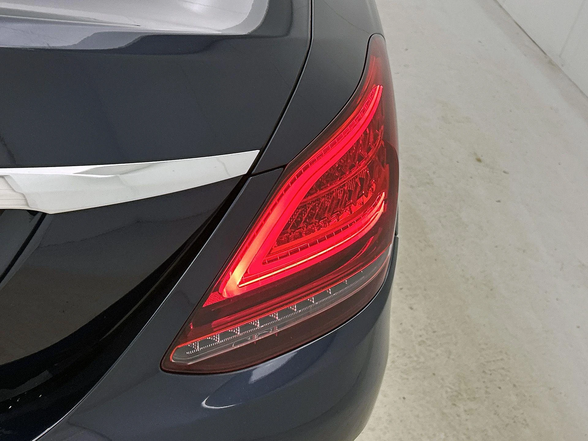 Mercedes-Benz-C-Klasse-image-14