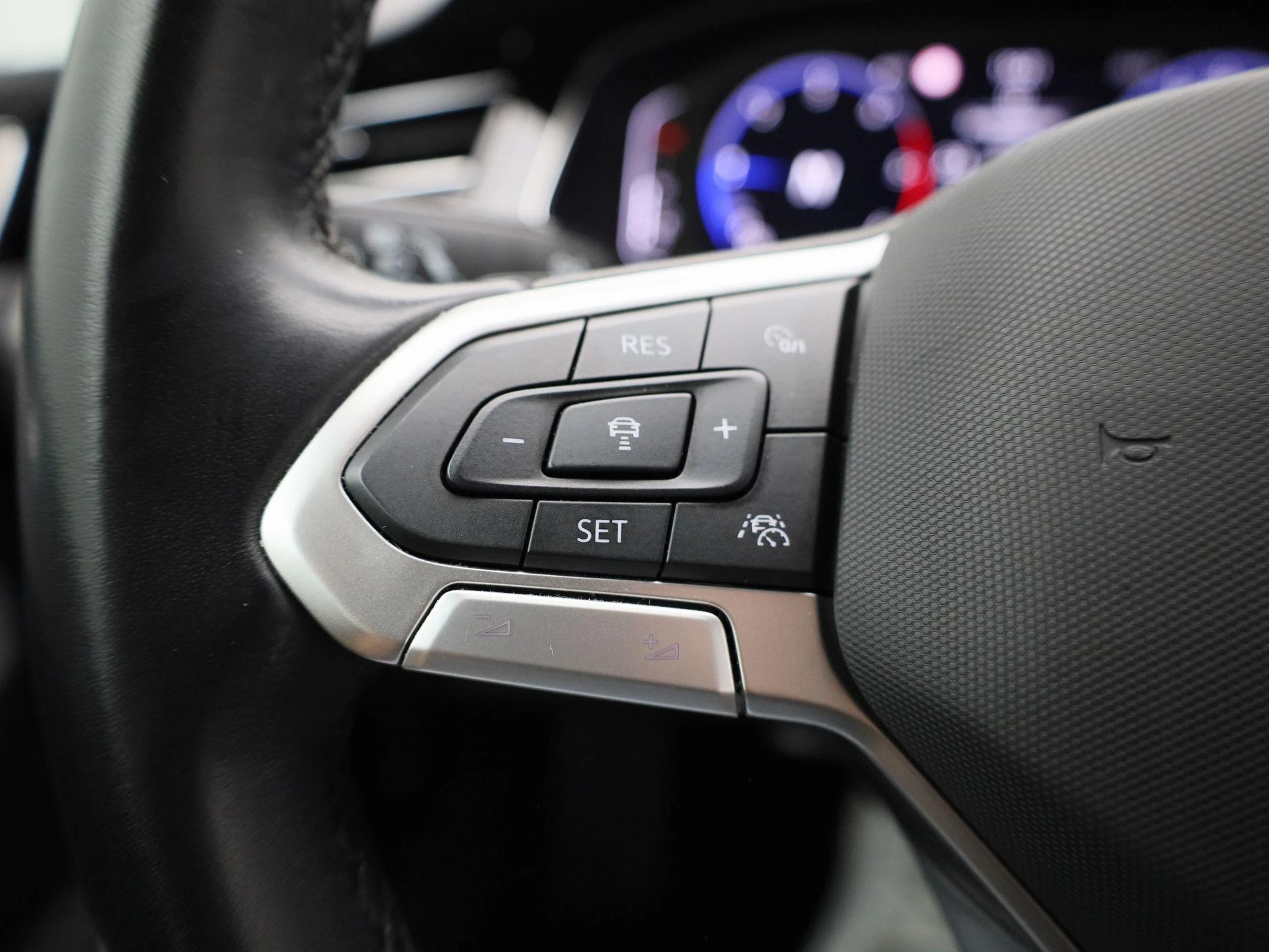 Volkswagen-Passat-image-18