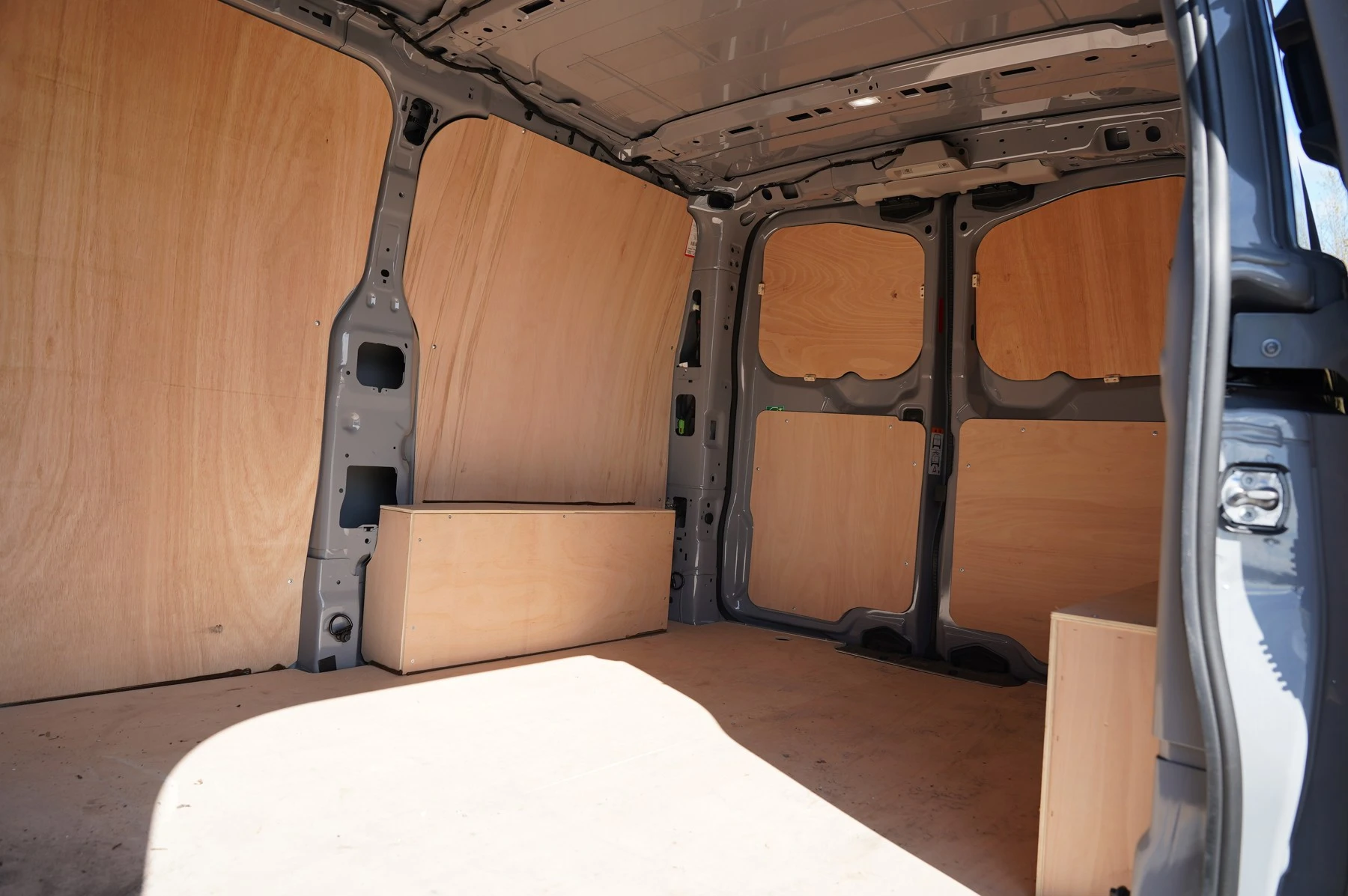 Volkswagen-Transporter-image-11