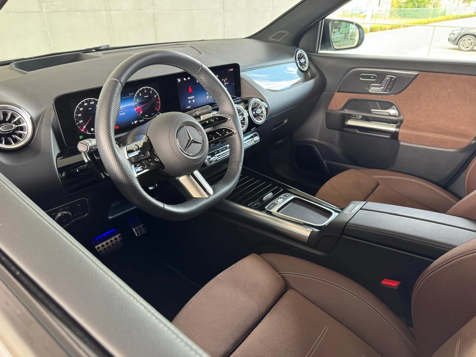 Mercedes-Benz-GLA-image-7