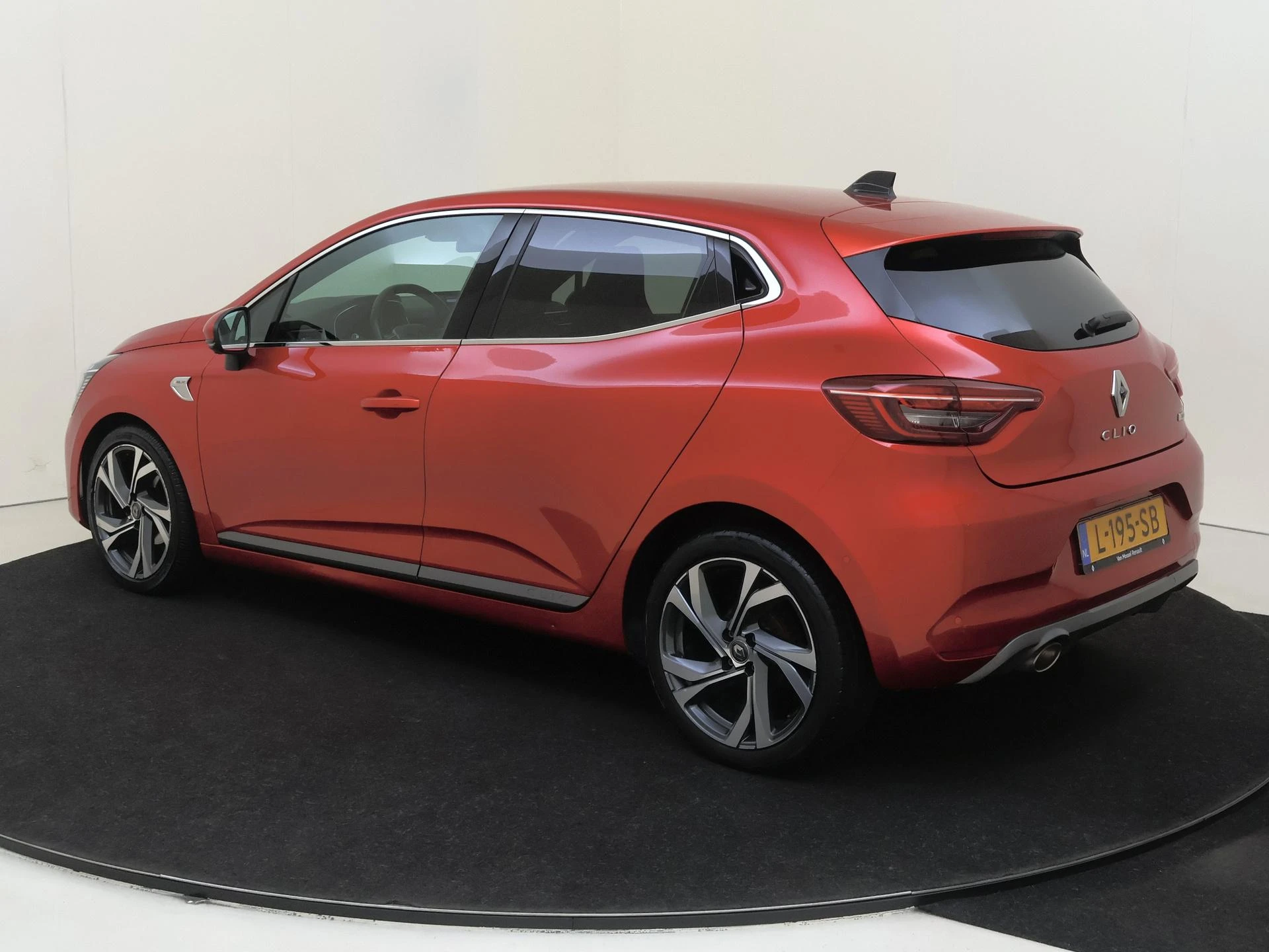 Renault-Clio-image-2