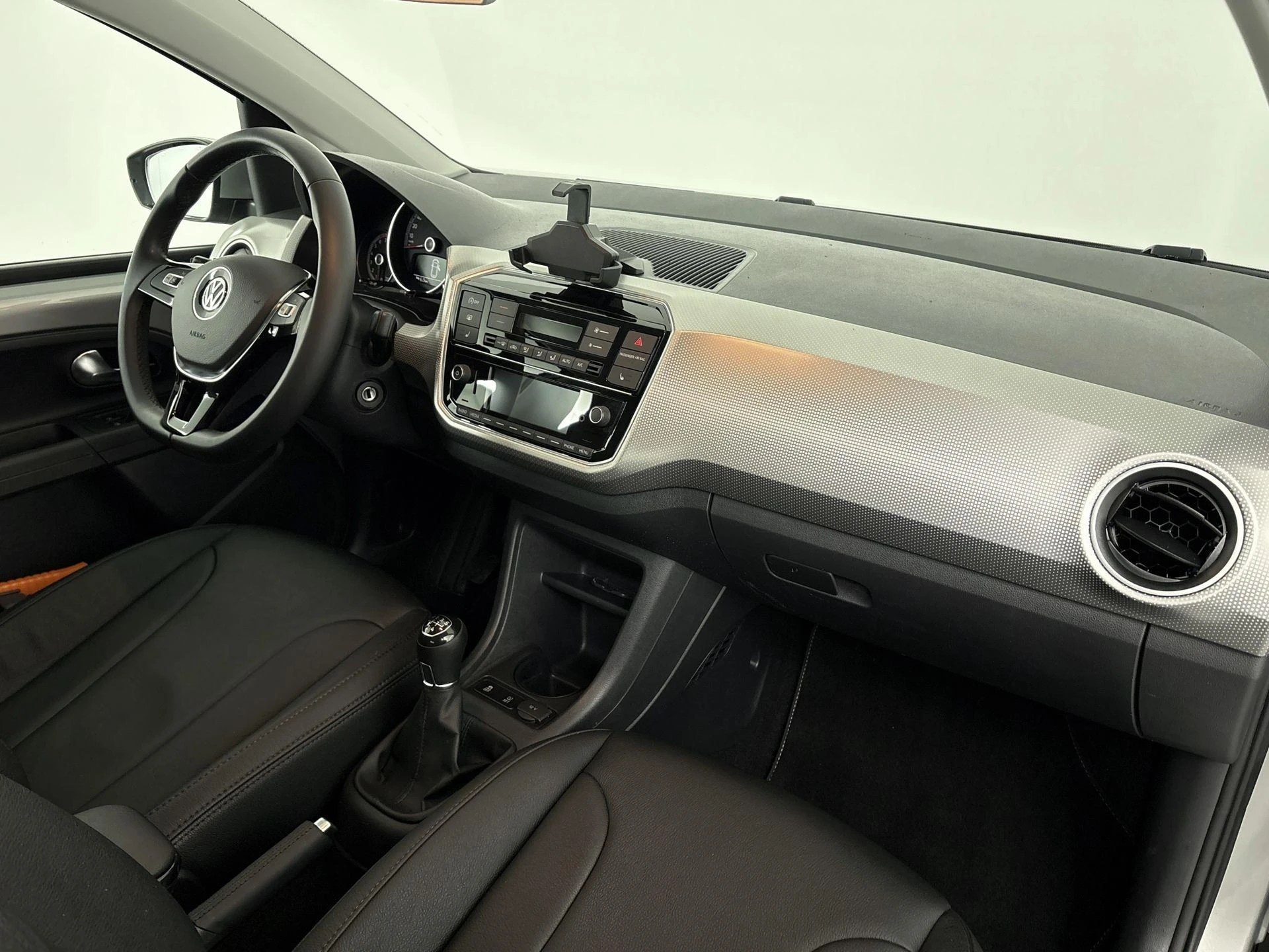 Volkswagen-up!-image-9