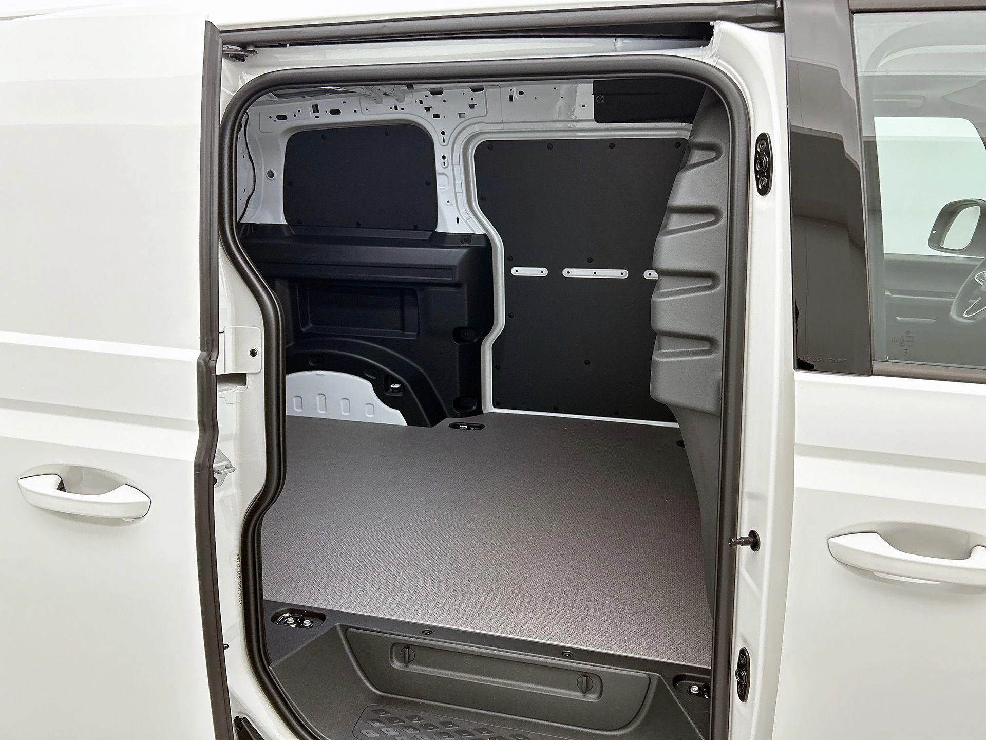 Volkswagen-ID. Buzz Cargo-image-9