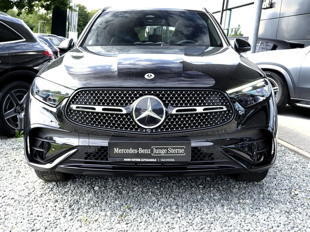 Mercedes-Benz-GLC 220 d-image-3