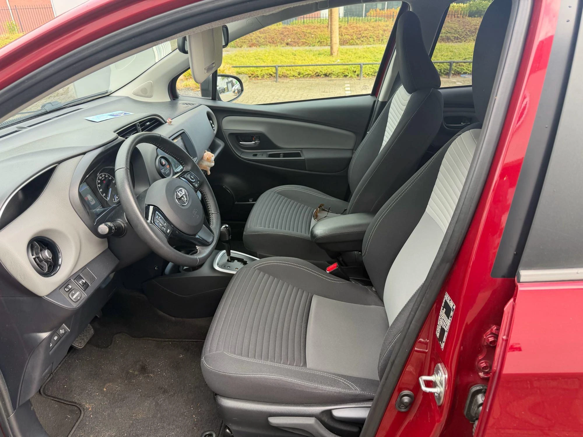 Toyota-Yaris-image-10