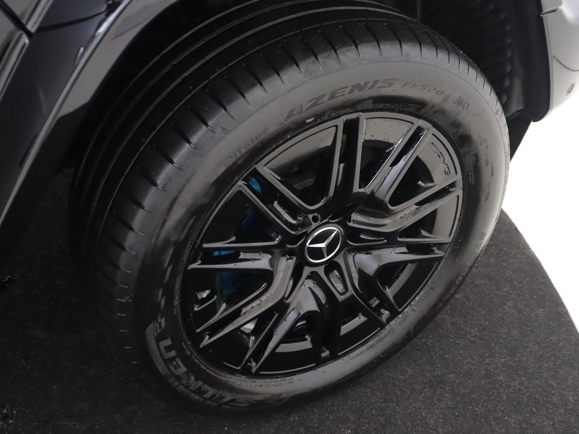 Mercedes-Benz-G-Klasse-image-9