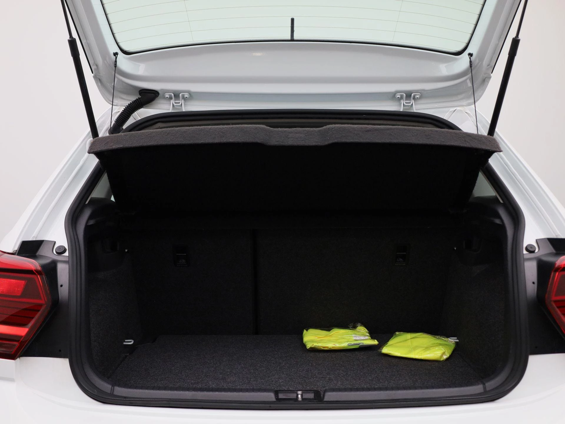 Volkswagen-Polo-image-13