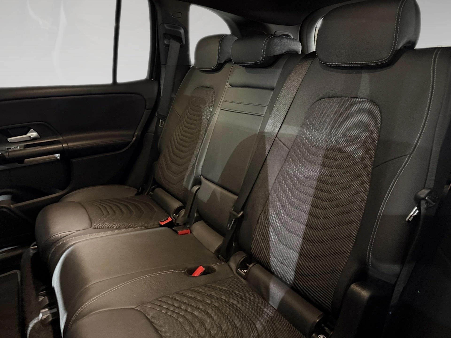 Mercedes-Benz-GLB-image-10