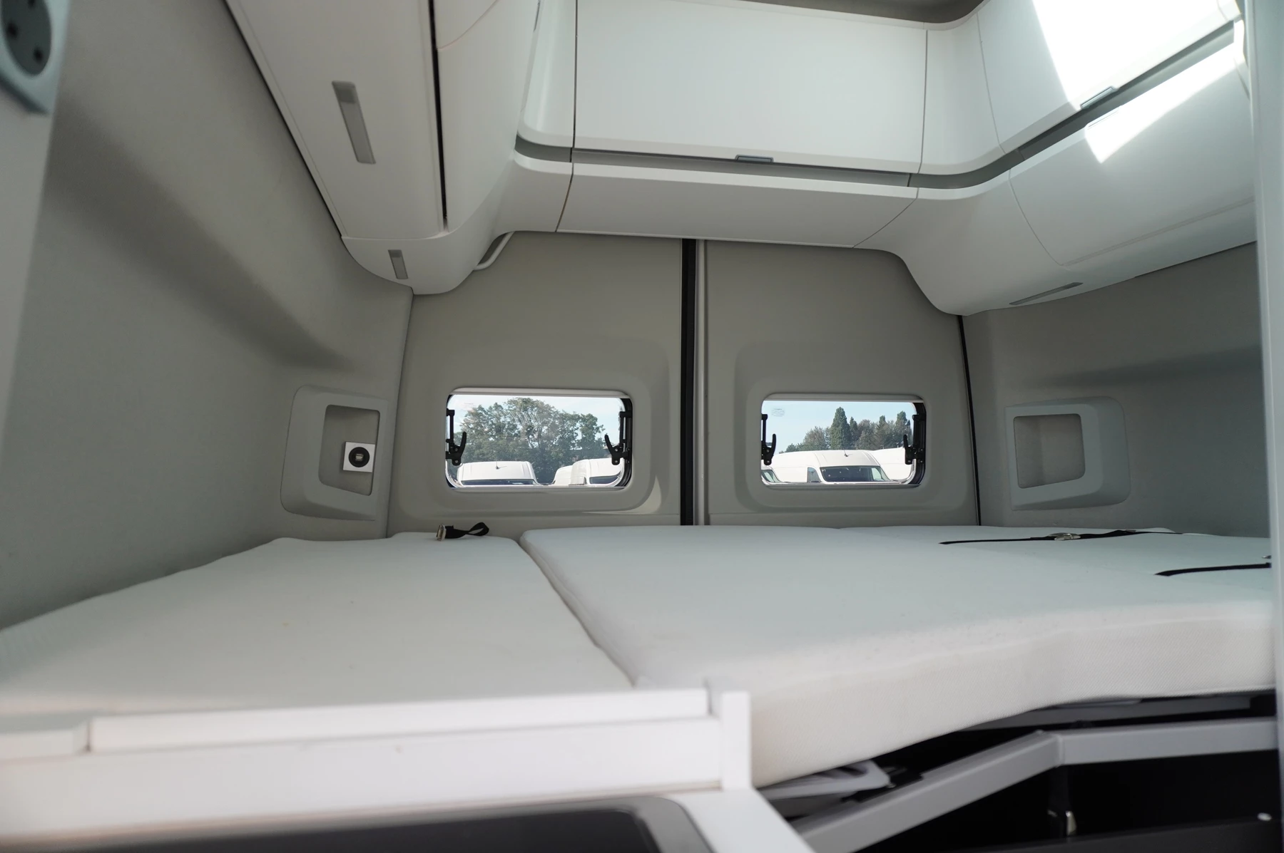 Volkswagen-California-image-12