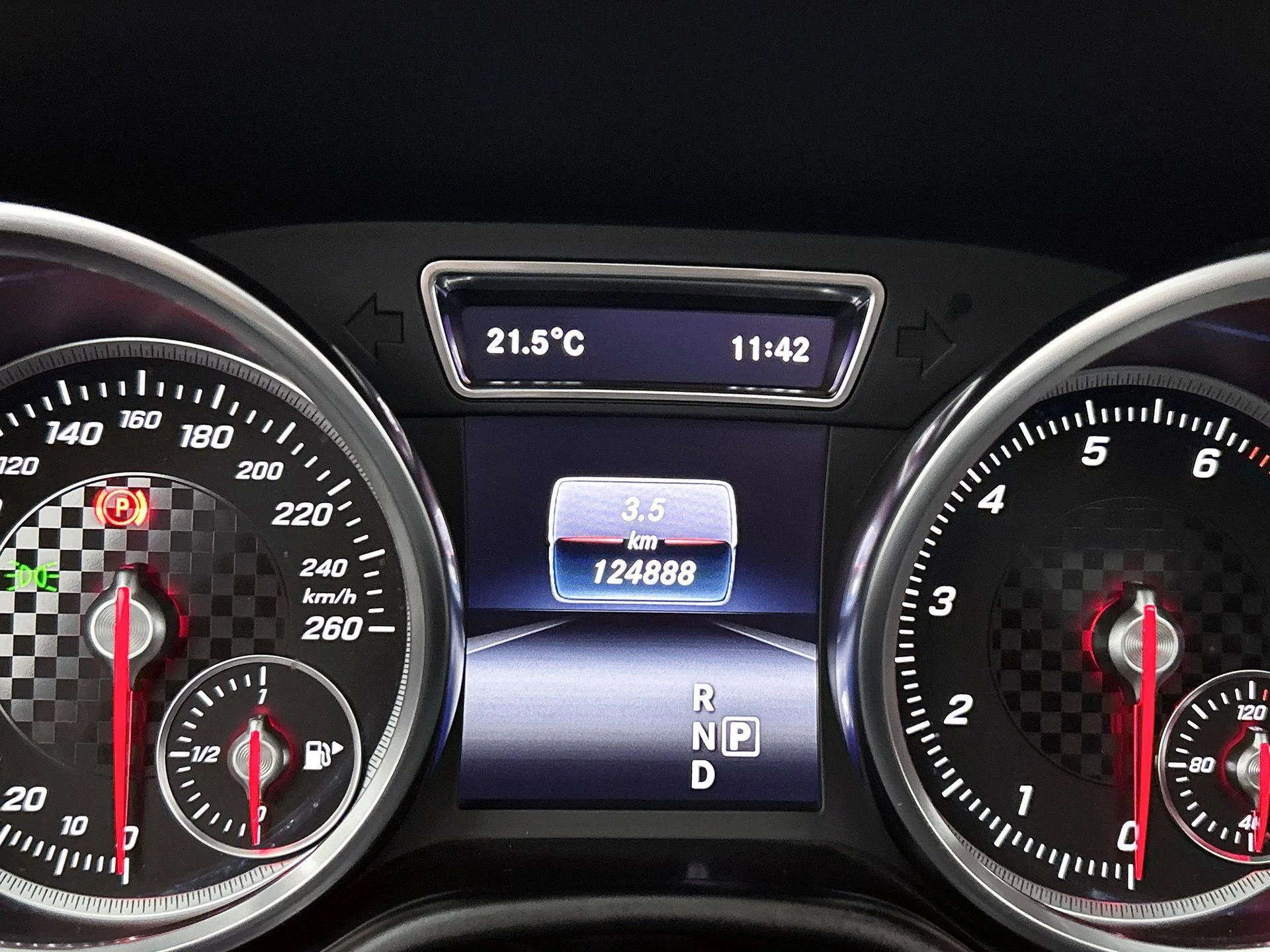 Mercedes-Benz-GLE-image-20