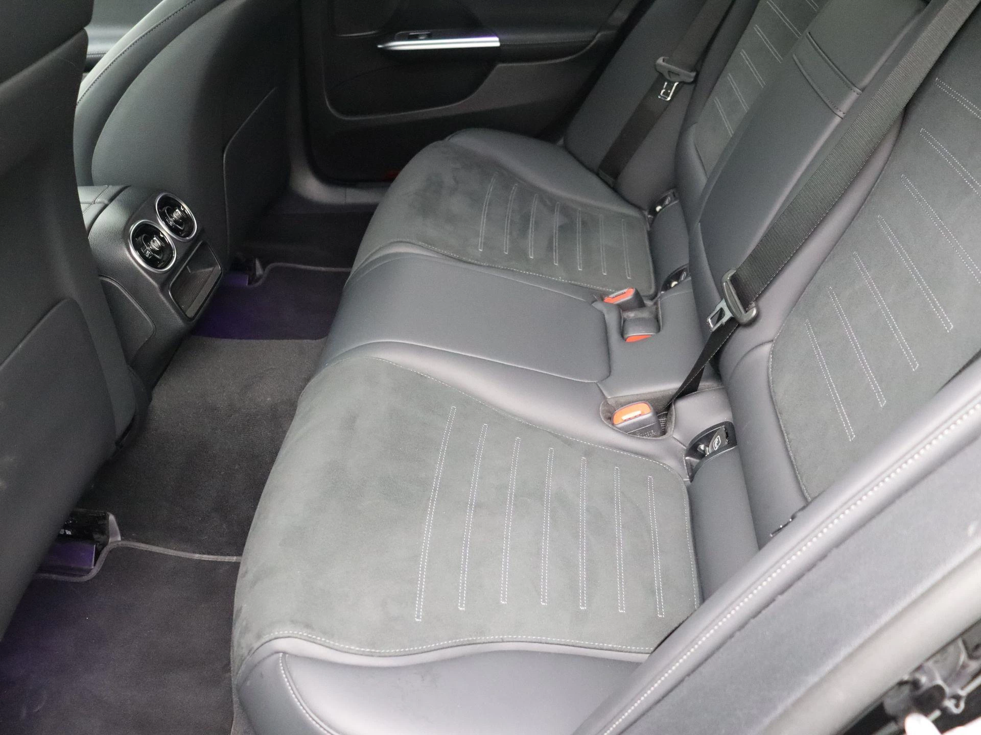 Mercedes-Benz C-Klasse 300 e AMG Line Berline + CARPLAY + LED + CAMERA + NIGHTPAKKET +