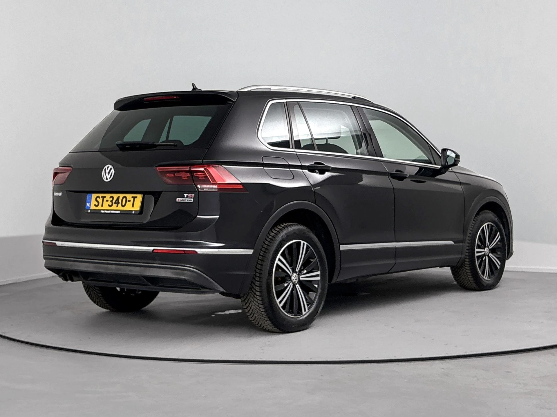 Volkswagen-Tiguan-image-3
