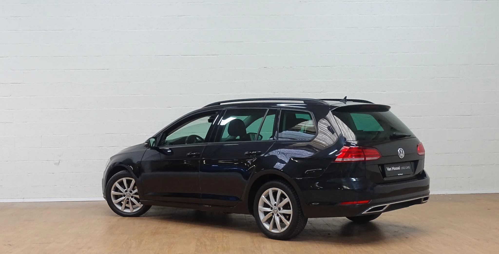 Volkswagen-Golf-image-3