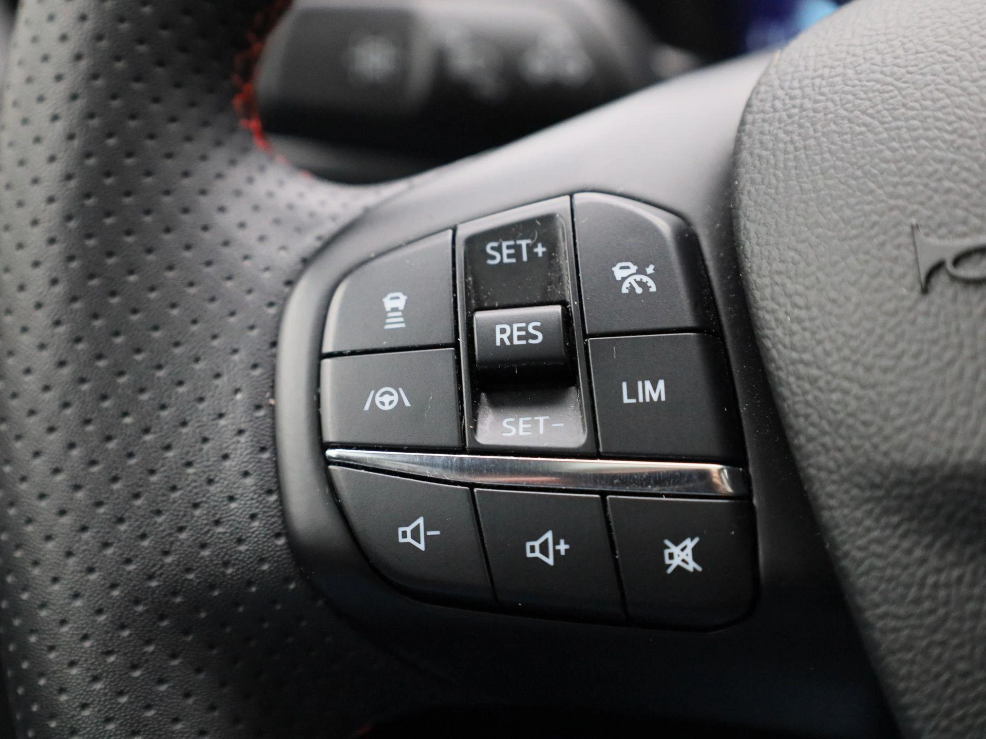 Ford Kuga - 19