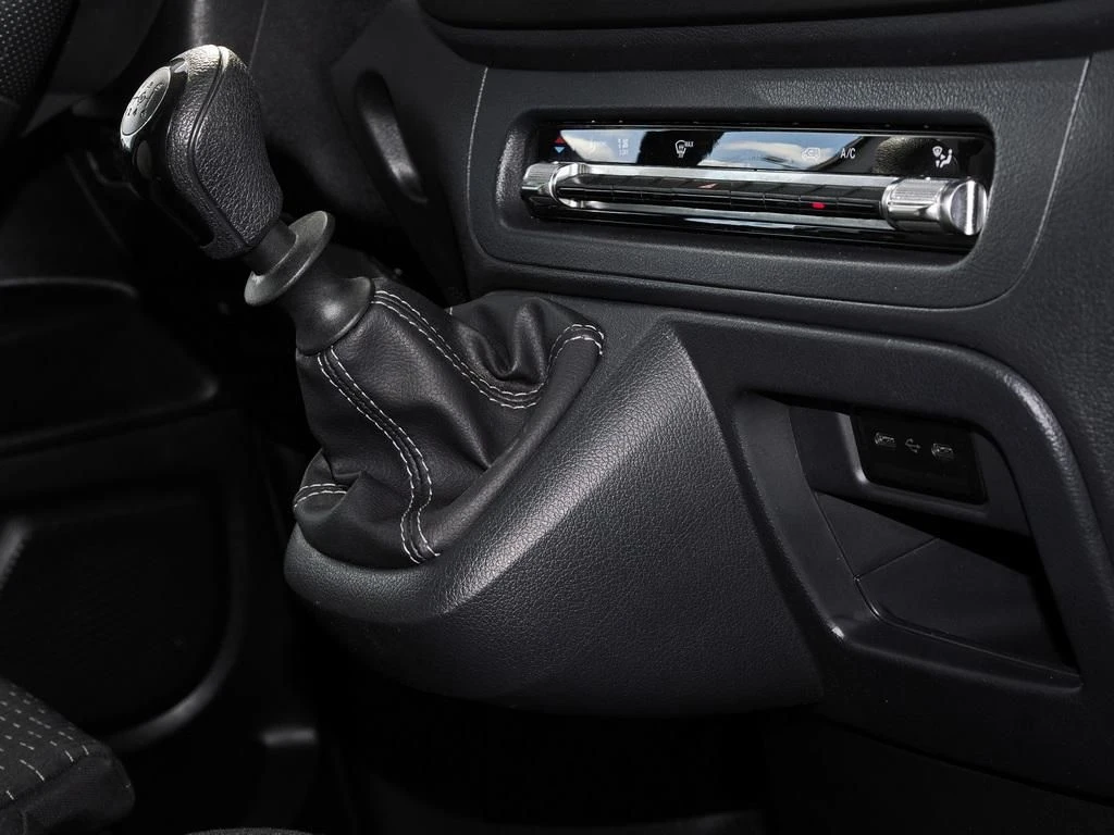Mercedes-Benz-Vito 116-image-9