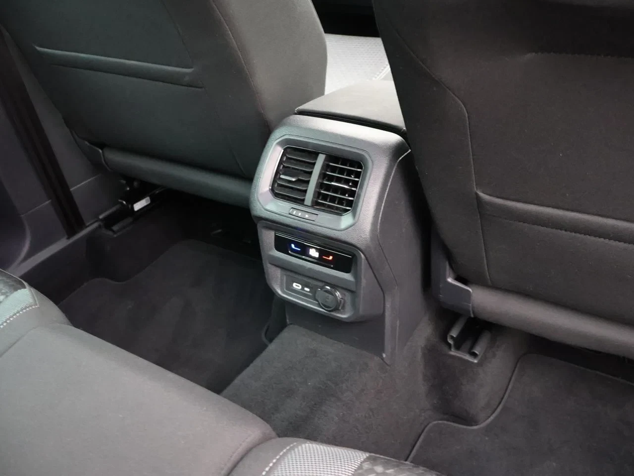 Volkswagen-Tiguan-image-18