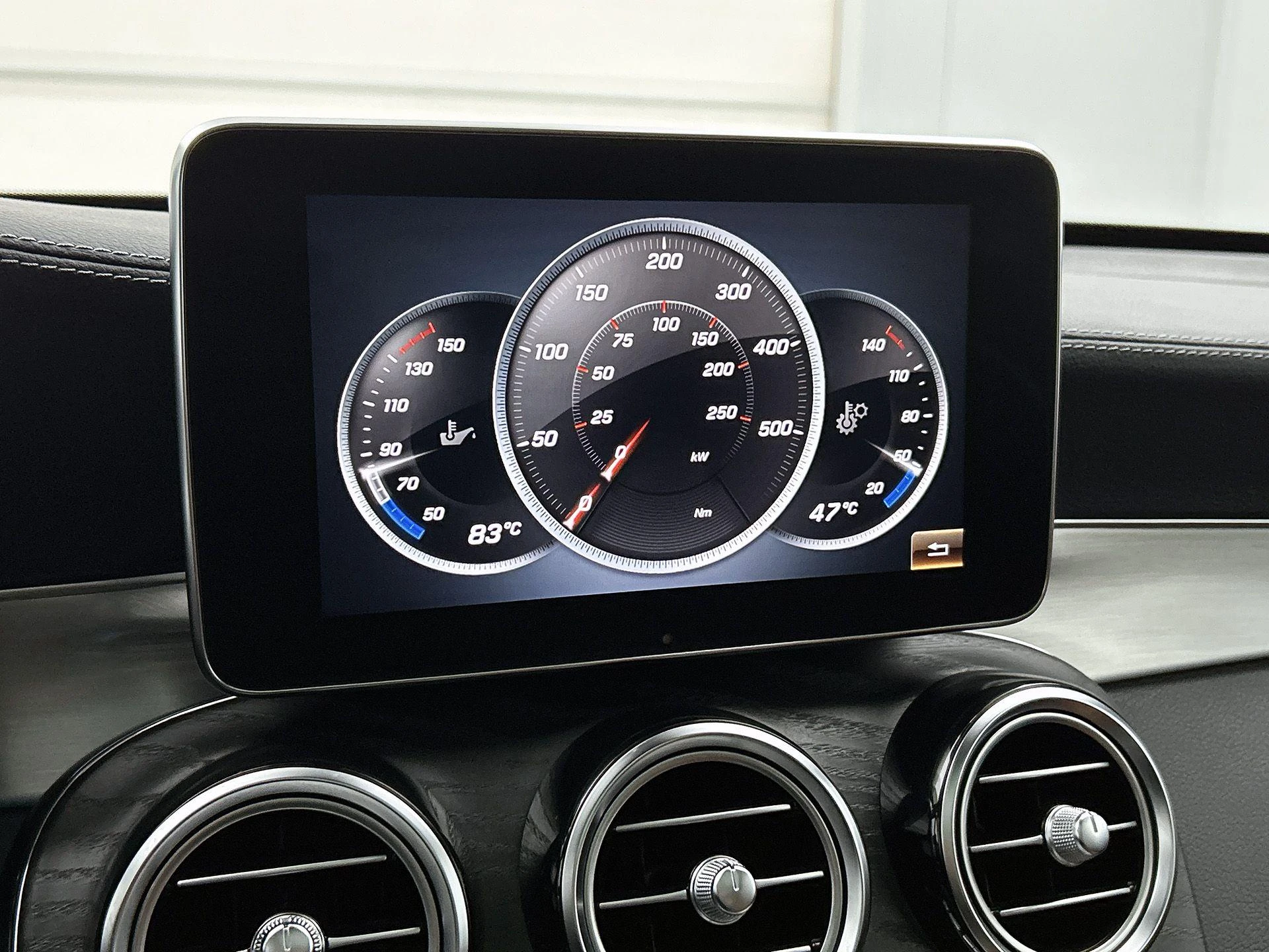 Mercedes-Benz-GLC-image-11