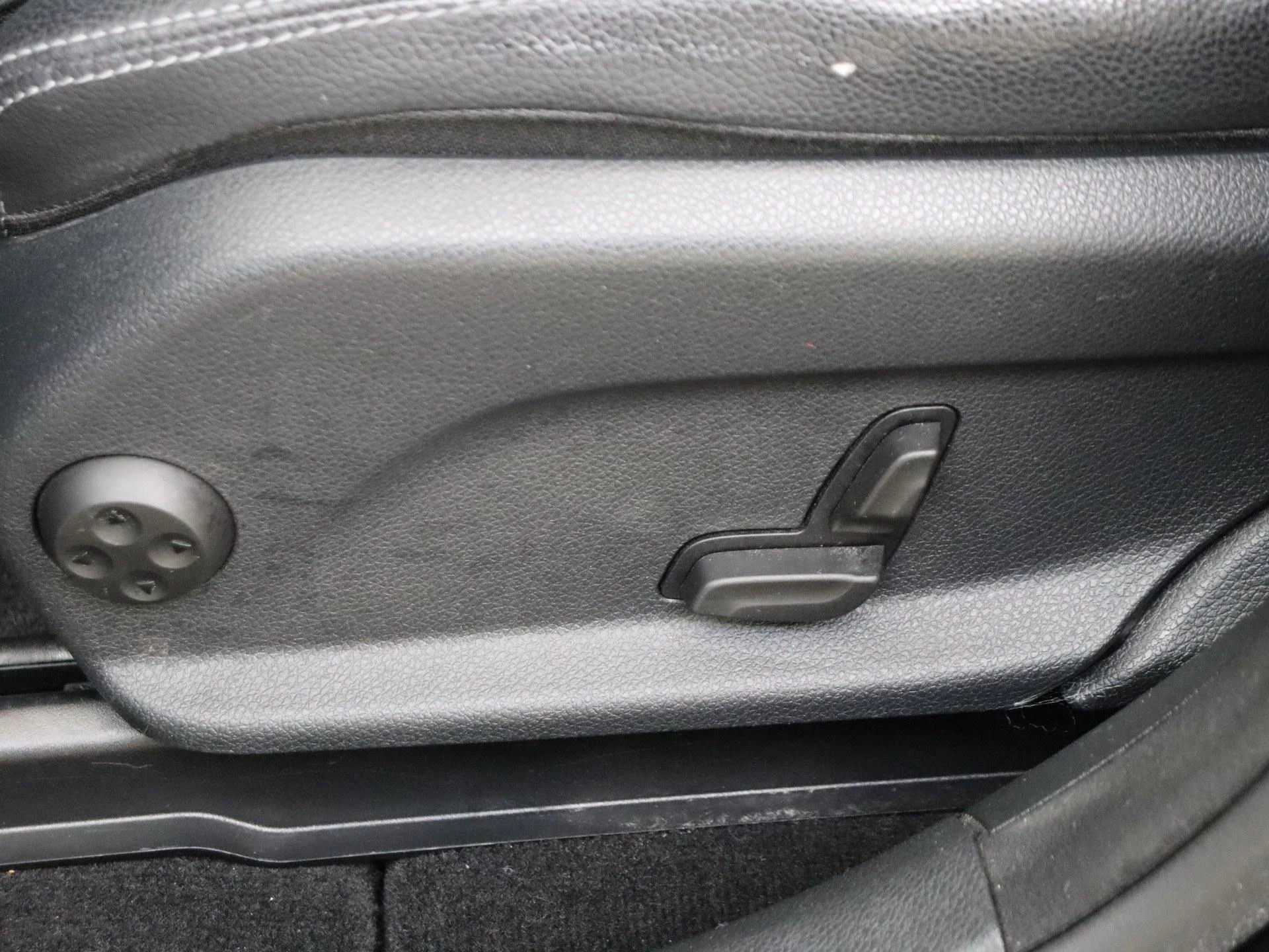 Mercedes-Benz-GLC-image-29