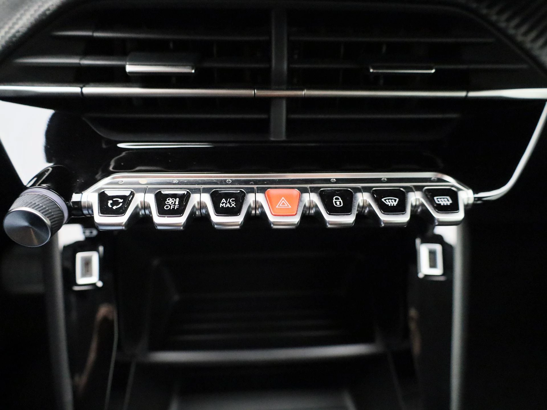 Peugeot-e-208-image-23