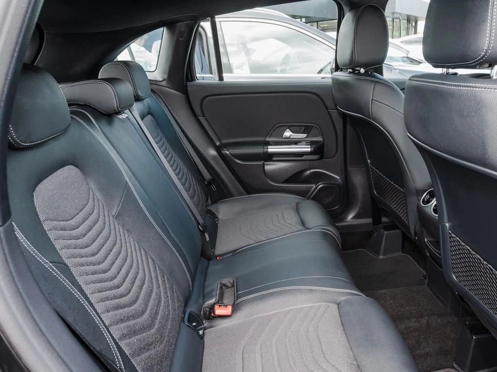 Mercedes-Benz-GLA 200 d-image-12