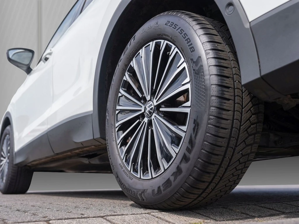 Volkswagen-Tiguan-image-4