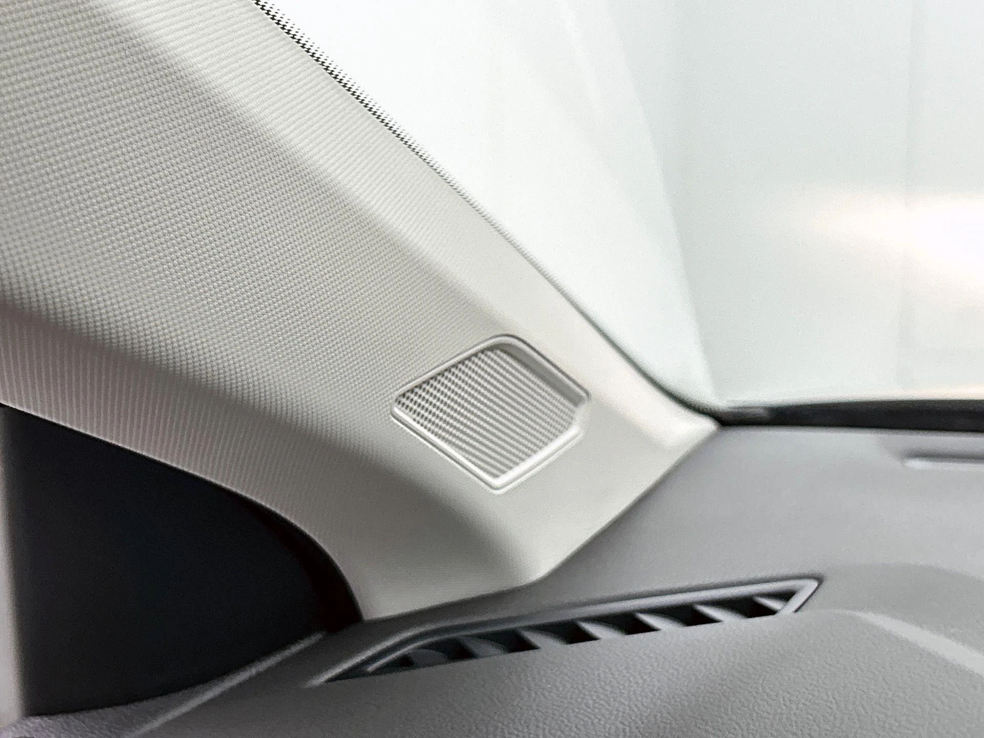 Volkswagen-Polo-image-12