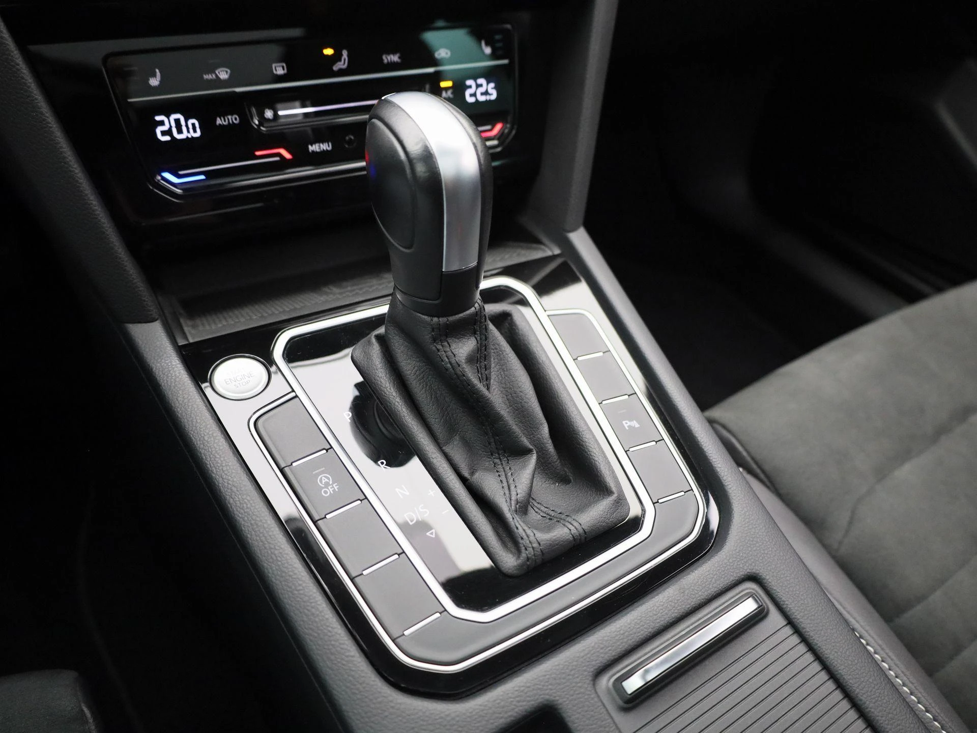 Volkswagen-Passat-image-25