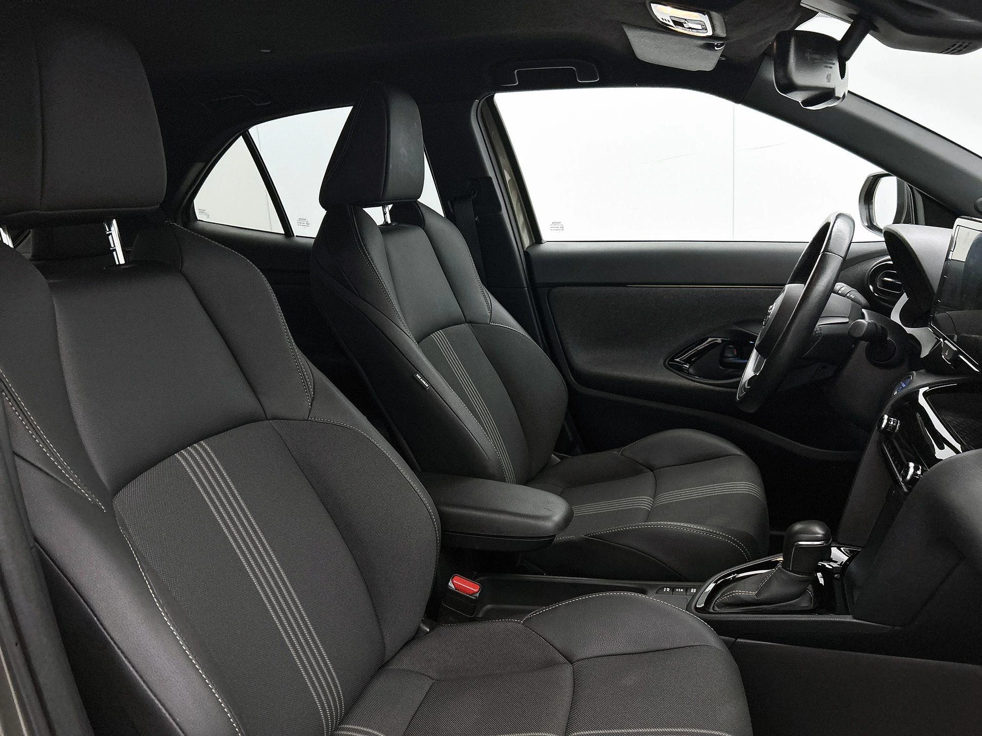 Toyota-Yaris Cross-image-35
