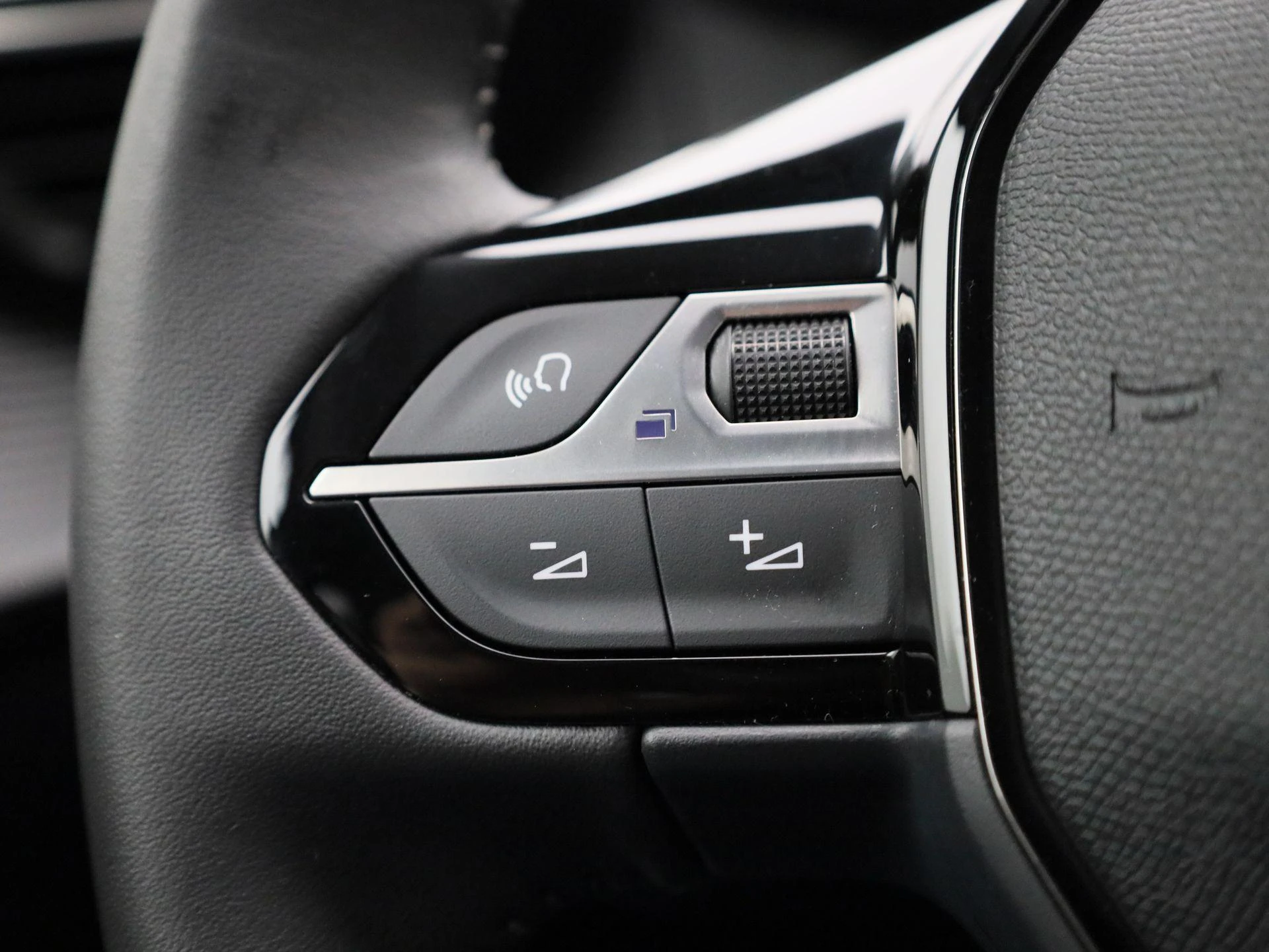 Peugeot 208 - 19