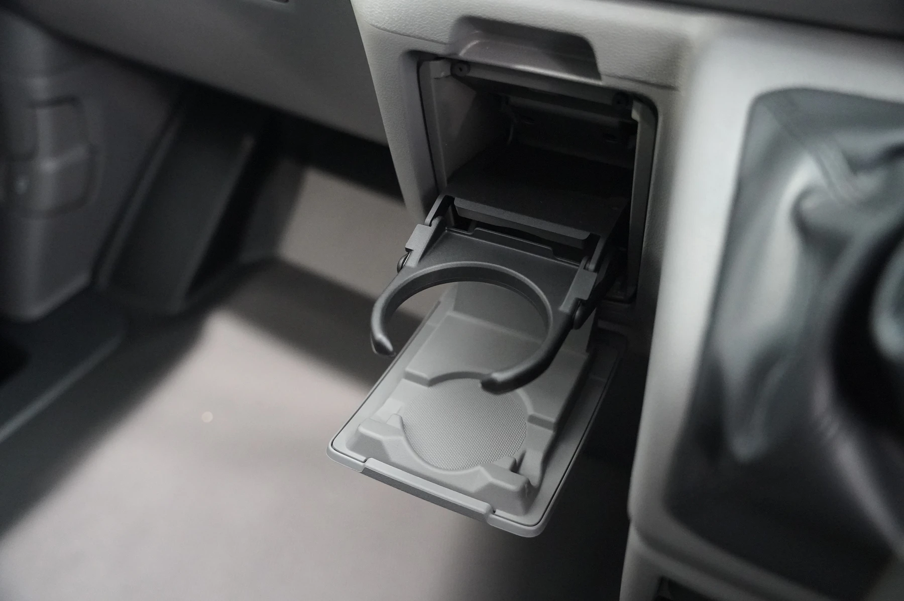 Volkswagen-Transporter-image-23
