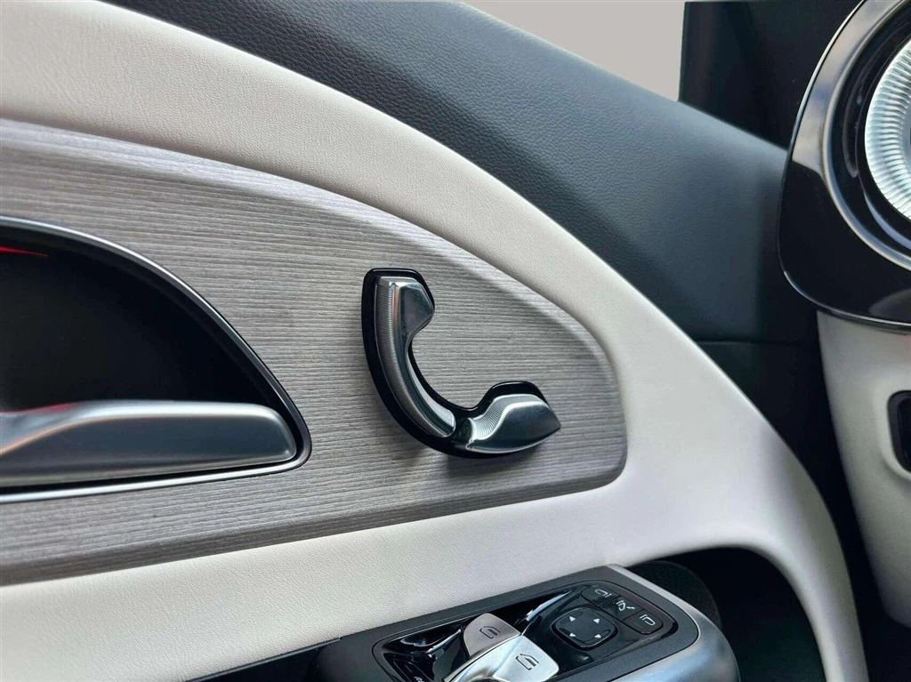 Mercedes-Benz-CLA-image-11