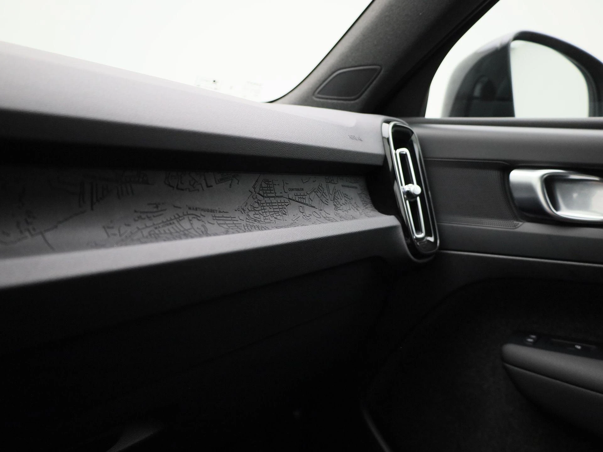 Volvo-EX40-image-23