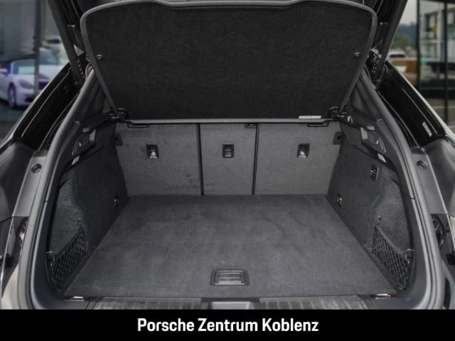 Porsche Macan 4 -
