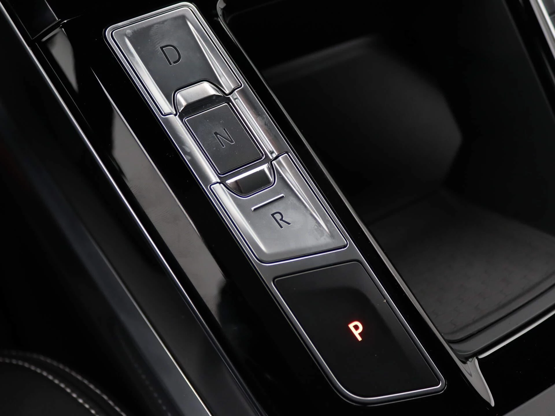 Jaguar-I-PACE-image-19