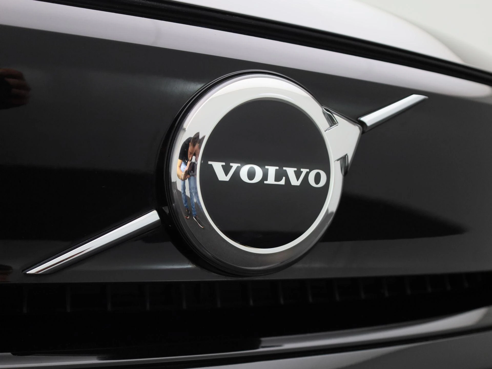 Volvo-EX40-image-38