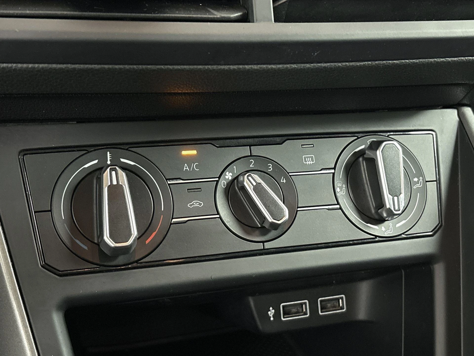 Volkswagen-Polo-image-16