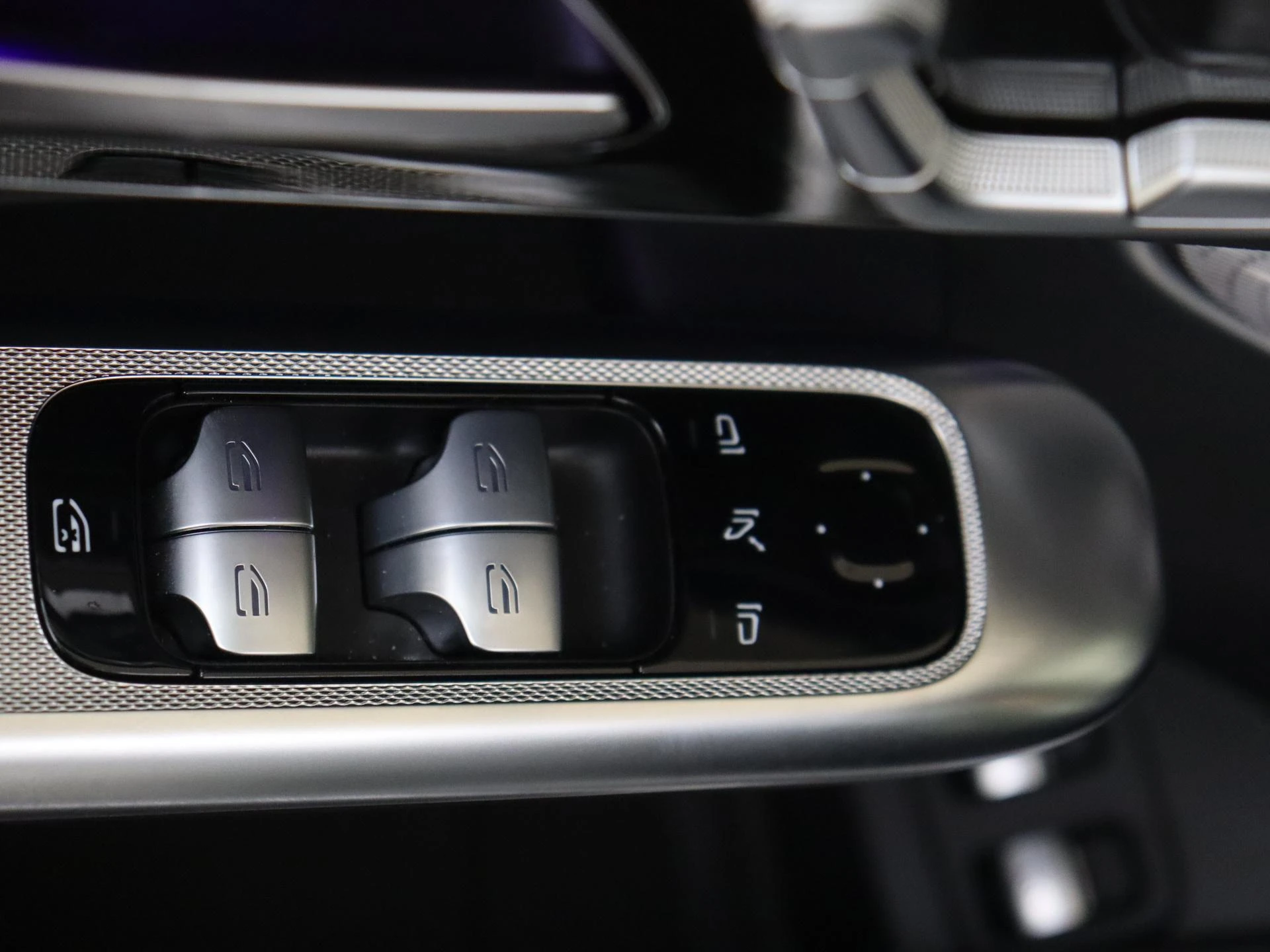 Mercedes-Benz-GLC-image-25