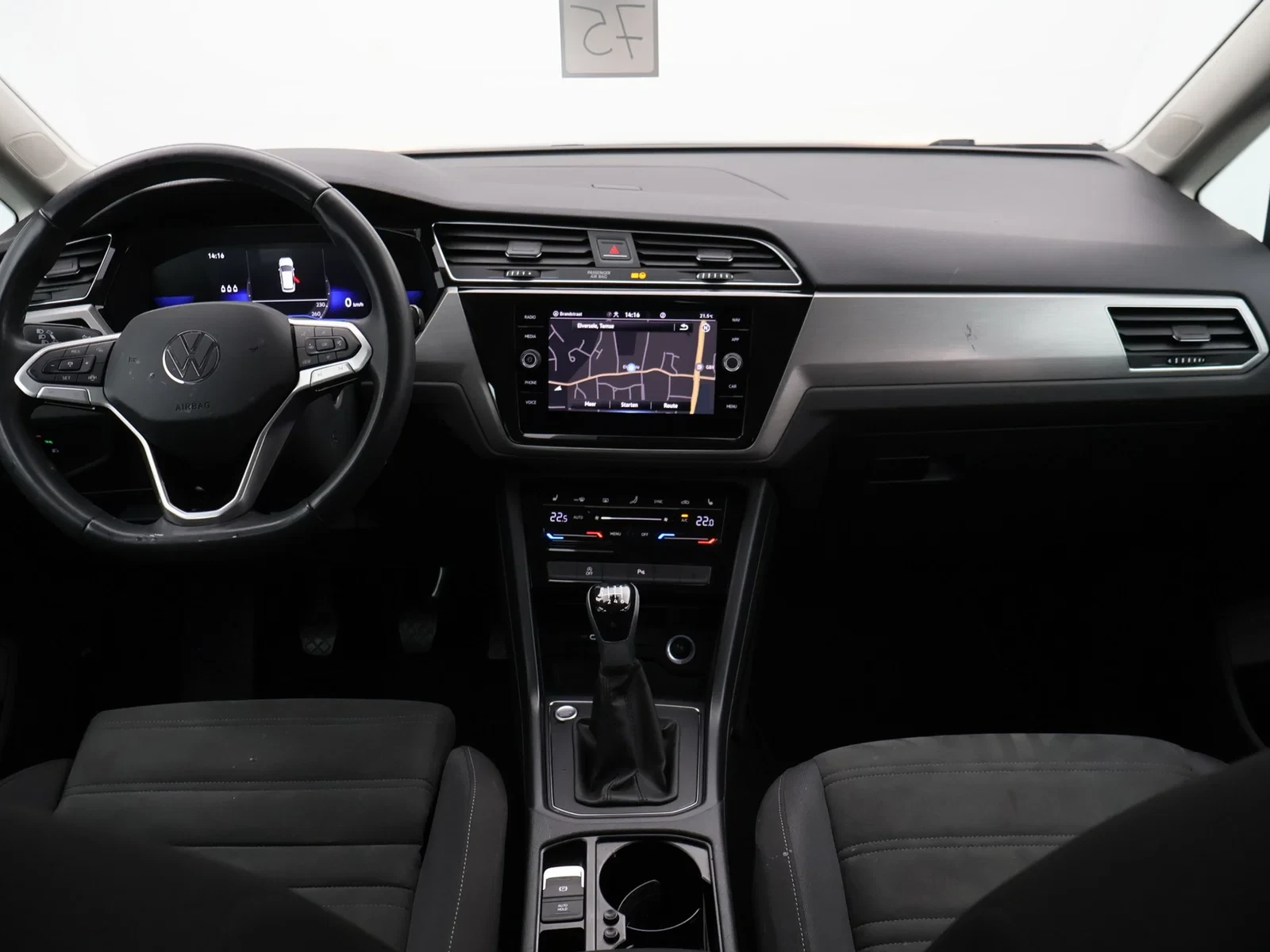 Volkswagen Touran Touran 2.0 TDi 122PK *VIRTUAL COCKPIT*ALCANTARA*PC*BLTH*APP CONNECT*ZETELVERWARMING*AIRCO*KEYLESS GO*...*