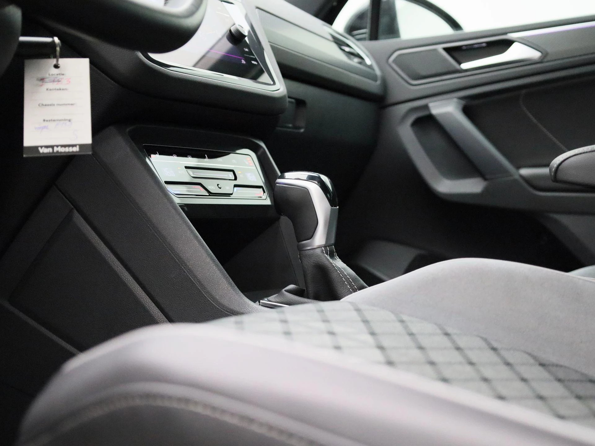 Volkswagen-Tiguan-image-37