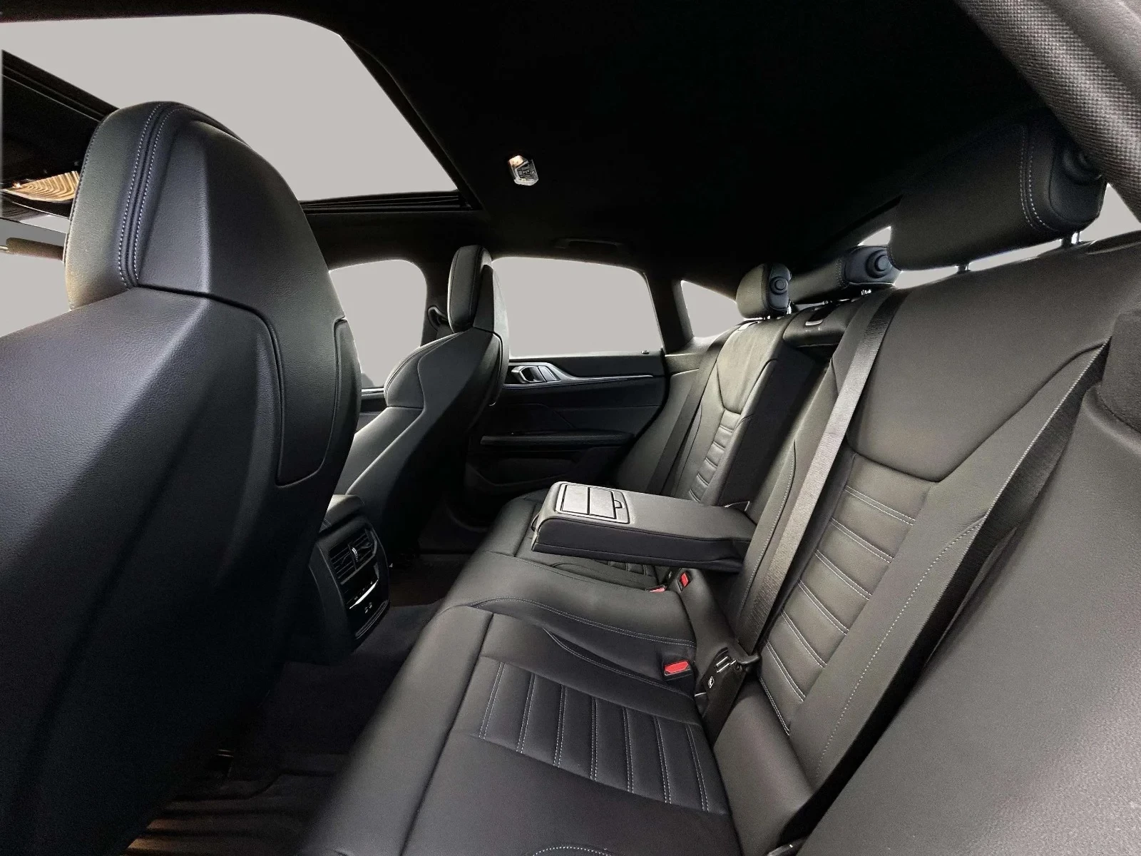 BMW-i4-image-14